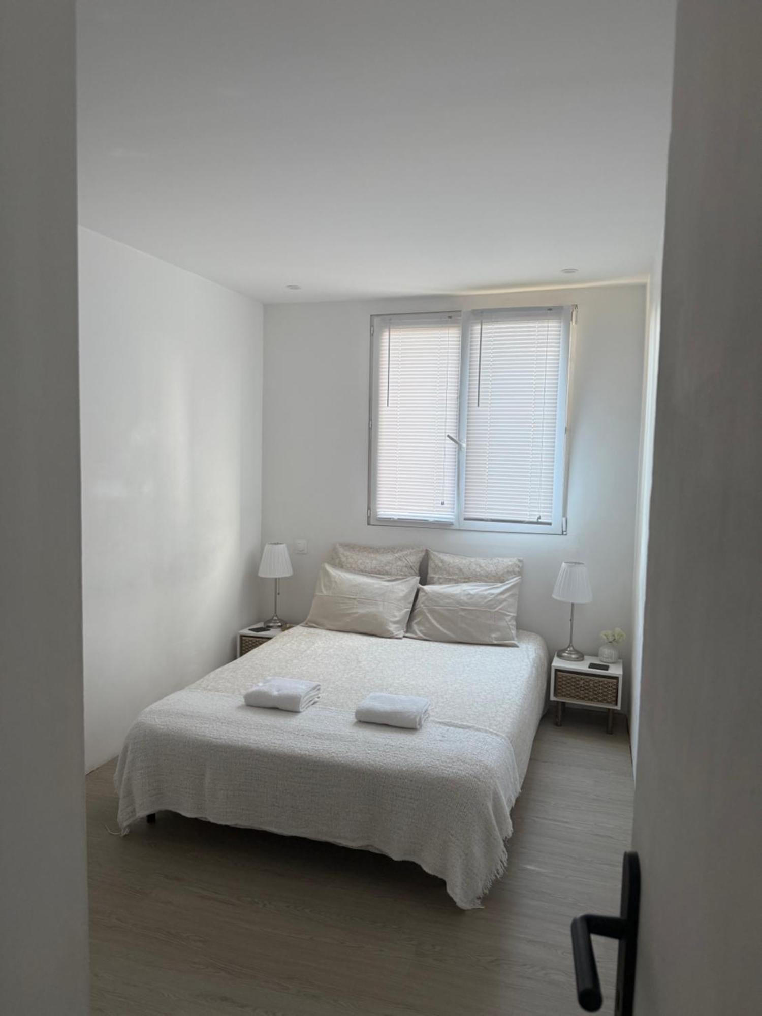 Location De Privee Dans Securisee Privee,parking Gratuit , 1 Minute Du Tramway, A 9 Minute Du Centre Ville, Accessible A Plusieurs Transports Alloggio in famiglia